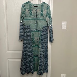 Pakistani top. No side slits, its a dress. Lawn cloth.